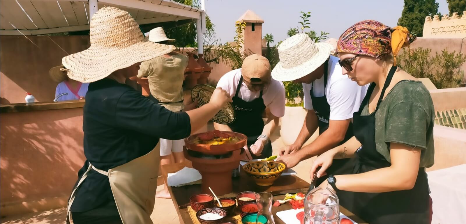 Les techniques de cuisson traditionnelles au Maroc - Epices et Délices