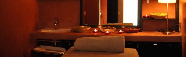 Massasje i et rolig spa-rom på en riad i Marrakech