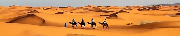 Sanddynerna i erg Chebbi vid Merzouga, upp till 150 meter höga, inte Agafay, som är en stenöken